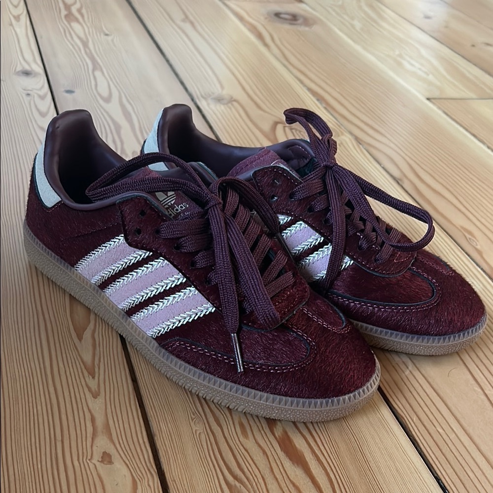 🎉🎉🎉Adidas pony samba Maroon Sneakers with  pink Accents